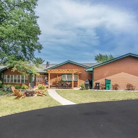 Secluded Farmhouse W/5Bd & Pool